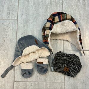 Newborn to toddler winter hat bundle. Newborn gloves also.